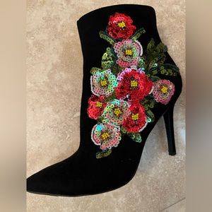 Thalia Sodi  Booties